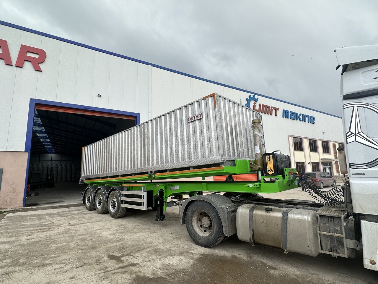 OKTAR TREYLER 2025 - Tartályos félpótkocsi: 4 kép. OKTAR TREYLER 2025 - Tartályos félpótkocsi: 4 kép.