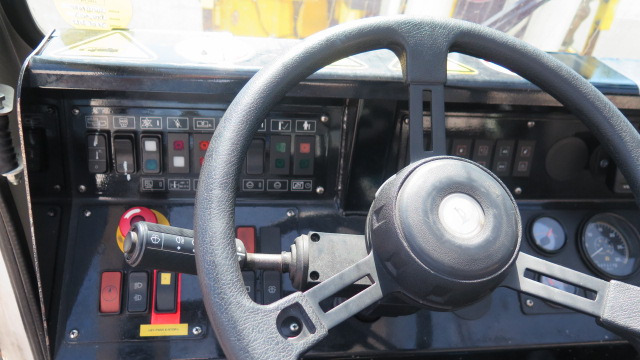 FMC Tempest 2 2units - Repülőtéri jármű: 2 kép. FMC Tempest 2 2units - Repülőtéri jármű: 2 kép.