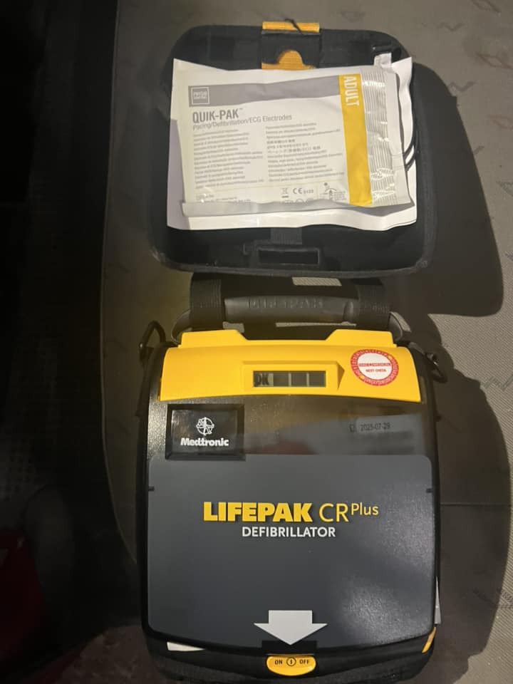 Lifepak CRplus - AED / defibrillator - Mentőautó: 4 kép. Lifepak CRplus - AED / defibrillator - Mentőautó: 4 kép.