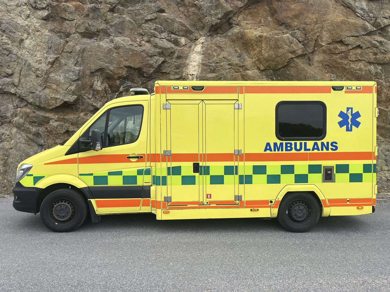 MERCEDES-BENZ Sprinter 319 - AMBULANCE - SOLD/SÅLD !!! - Mentőautó: 2 kép. MERCEDES-BENZ Sprinter 319 - AMBULANCE - SOLD/SÅLD !!! - Mentőautó: 2 kép.