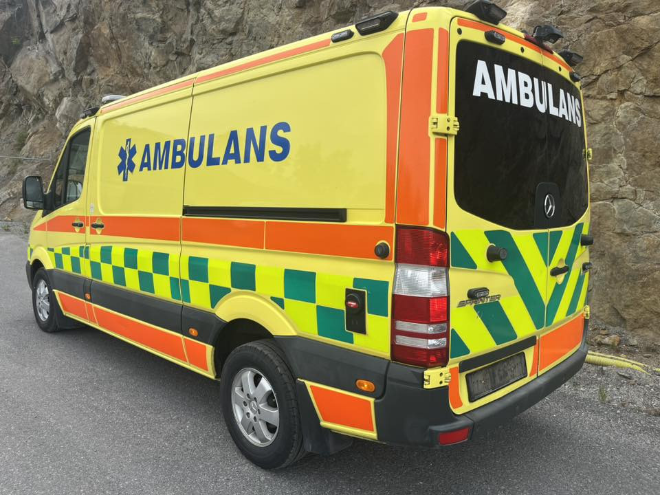 MERCEDES-BENZ Sprinter 319 - AMBULANCE - Mentőautó: 4 kép. MERCEDES-BENZ Sprinter 319 - AMBULANCE - Mentőautó: 4 kép.