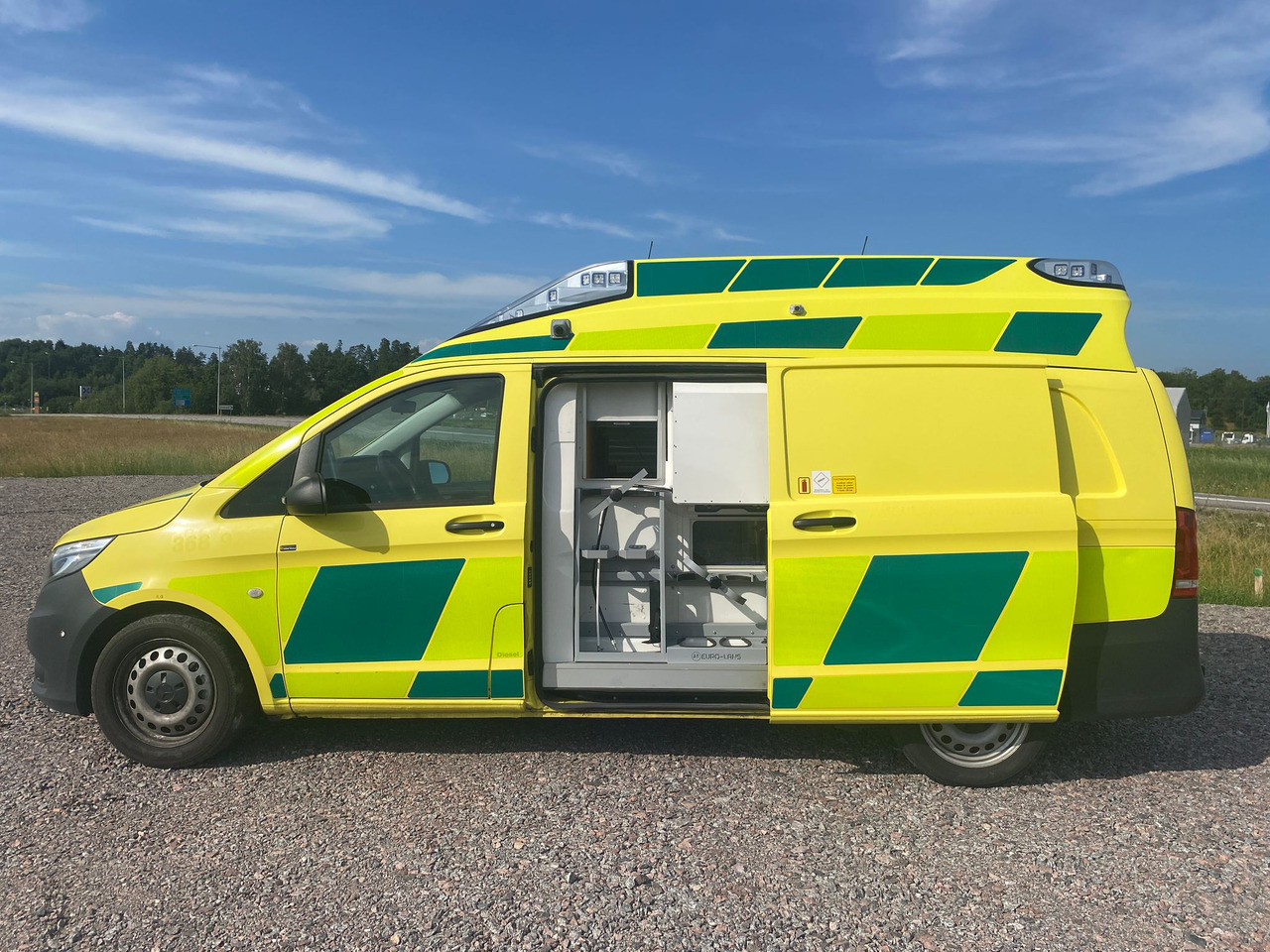 MERCEDES-BENZ Vito 119 4x4 - Ambulans / AMBULANCE - Mentőautó: 5 kép. MERCEDES-BENZ Vito 119 4x4 - Ambulans / AMBULANCE - Mentőautó: 5 kép.