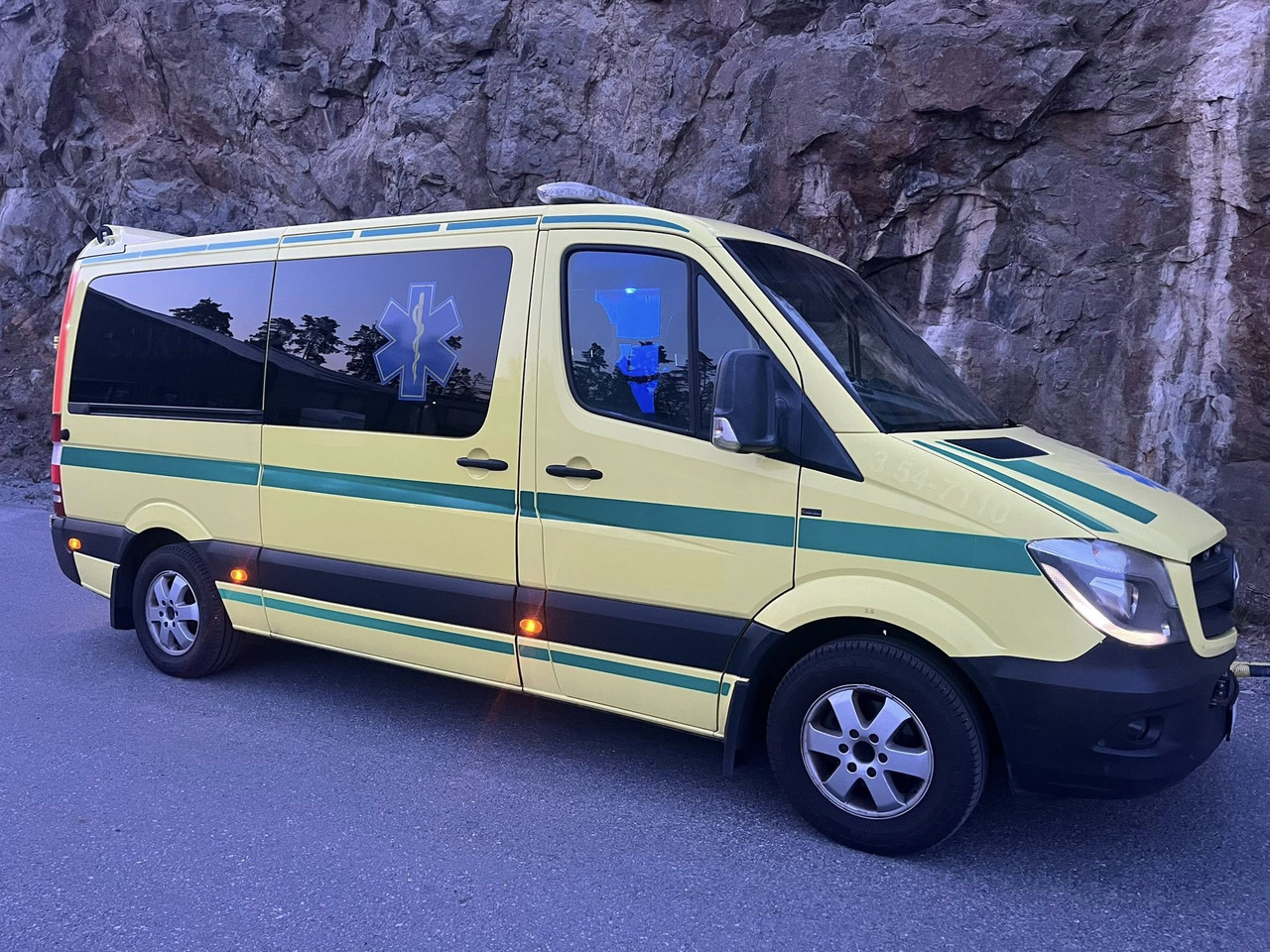 Mercedes-Benz Sprinter 316 - 2 stretcher - Mentőautó: 1 kép. Mercedes-Benz Sprinter 316 - 2 stretcher - Mentőautó: 1 kép.