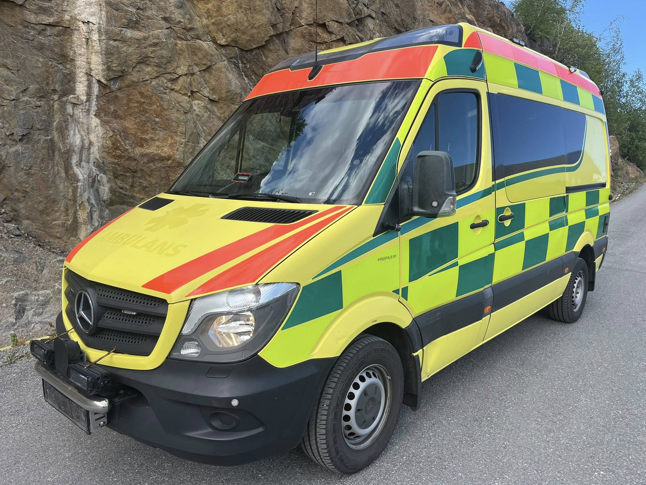 Mercedes-Benz Sprinter 319 - AMBULANCE / Krankenwagen / Ambulancia - Mentőautó: 1 kép. Mercedes-Benz Sprinter 319 - AMBULANCE / Krankenwagen / Ambulancia - Mentőautó: 1 kép.