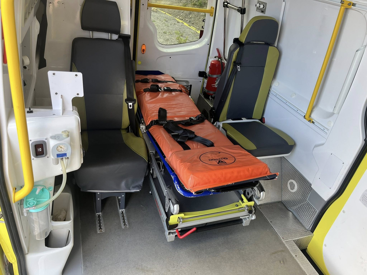 Mentőautó Mercedes-Benz Sprinter 319 - AMBULANCE / Krankenwagen / Ambulancia: 15 kép.
