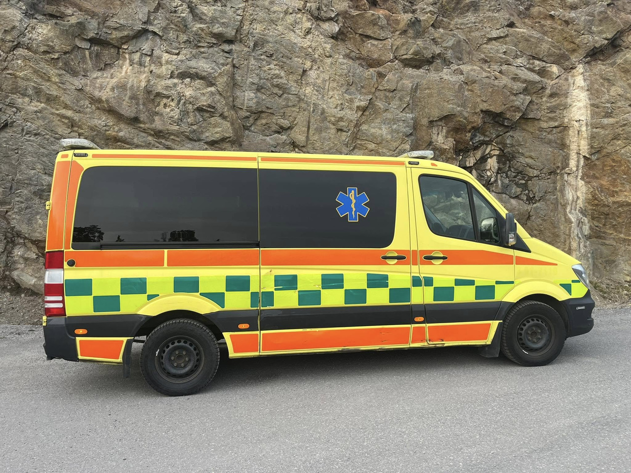 Mercedes-Benz Sprinter 319 - AMBULANCE / Krankenwagen / Швидка допомога - Mentőautó: 3 kép. Mercedes-Benz Sprinter 319 - AMBULANCE / Krankenwagen / Швидка допомога - Mentőautó: 3 kép.