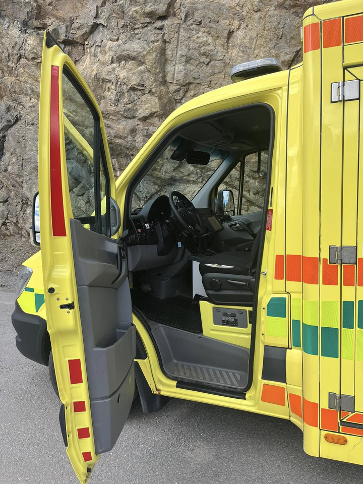 Mercedes-Benz Sprinter 319 - AMBULANCEBOX / Krankenwagen / ambulance - Mentőautó: 3 kép. Mercedes-Benz Sprinter 319 - AMBULANCEBOX / Krankenwagen / ambulance - Mentőautó: 3 kép.