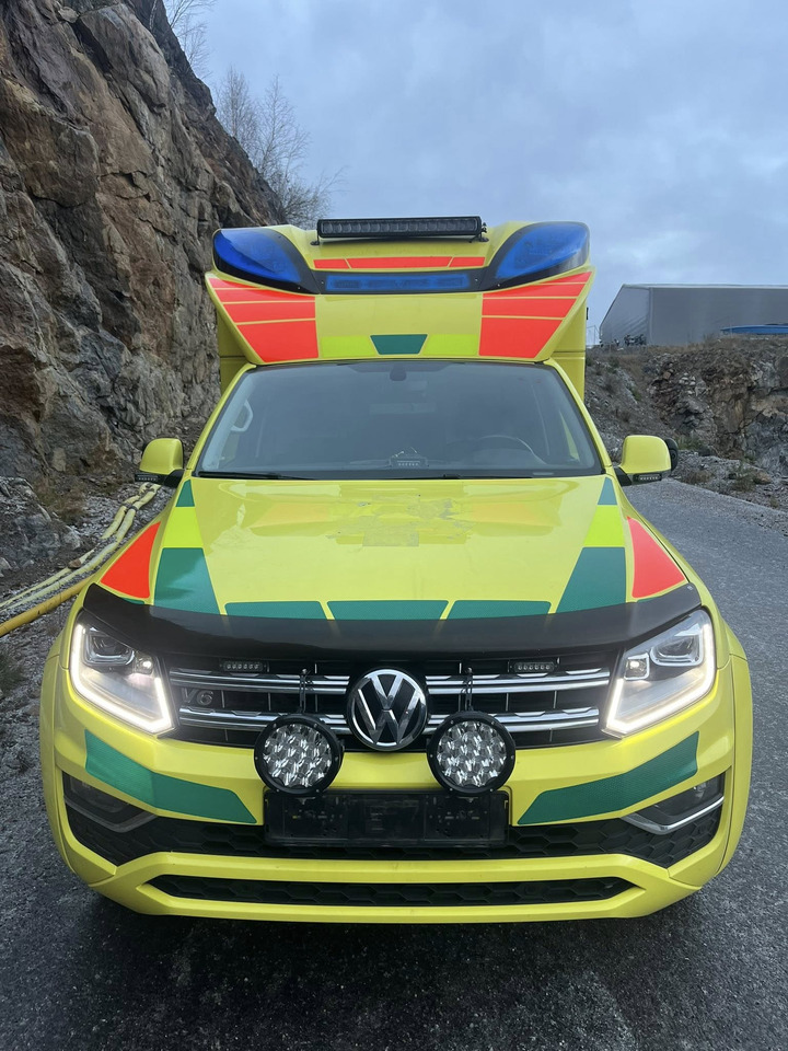 VOLKSWAGEN Amarok 4motion - AMBULANCE / ambulanse / ambulanssi - Mentőautó: 3 kép. VOLKSWAGEN Amarok 4motion - AMBULANCE / ambulanse / ambulanssi - Mentőautó: 3 kép.