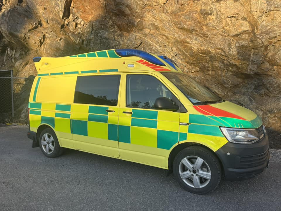 Volkswagen T6 4motions - AMBULANCE / Швидка допомога / Shvydka dopomoha - Mentőautó: 1 kép. Volkswagen T6 4motions - AMBULANCE / Швидка допомога / Shvydka dopomoha - Mentőautó: 1 kép.