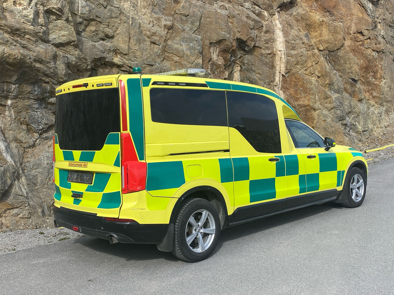 Volvo Nilsson XC90 D5 AWD - Ambulance - RESERVERAD !! - Mentőautó: 3 kép. Volvo Nilsson XC90 D5 AWD - Ambulance - RESERVERAD !! - Mentőautó: 3 kép.