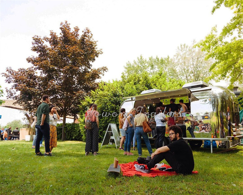 YOWON European standard food trailer with CE certificate - Büfékocsi: 2 kép. YOWON European standard food trailer with CE certificate - Büfékocsi: 2 kép.