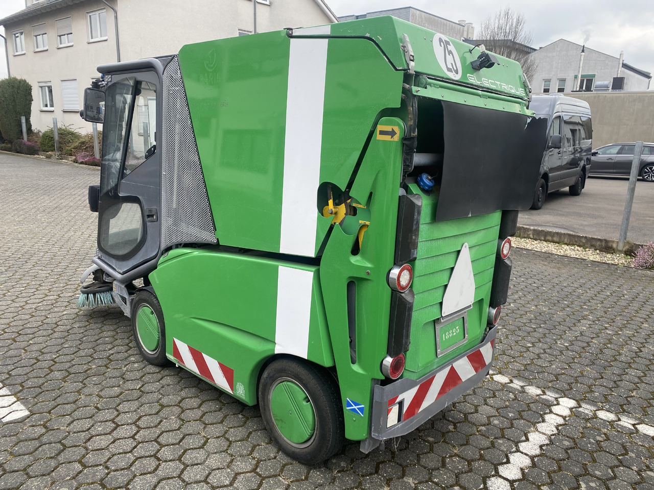 TENNANT Green Machines 500 ZE electric 500 ZE - Utcaseprő gép: 4 kép. TENNANT Green Machines 500 ZE electric 500 ZE - Utcaseprő gép: 4 kép.