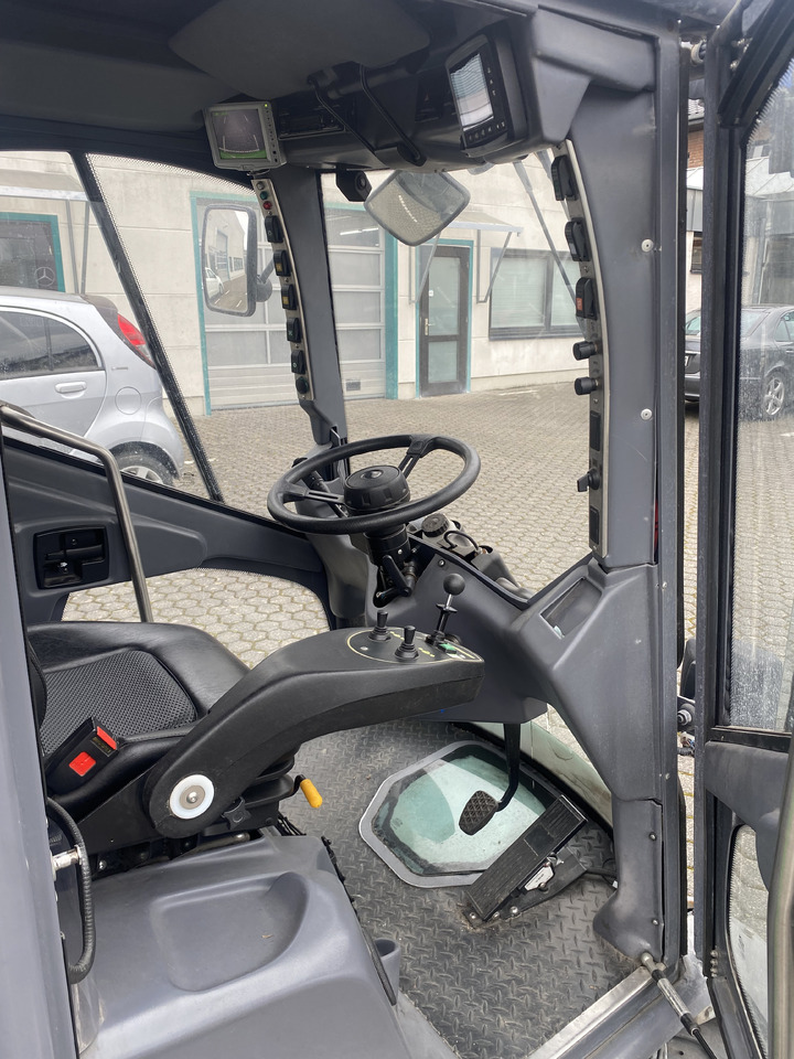 TENNANT Green Machines 500 ZE electric 500 ZE - Utcaseprő gép: 5 kép. TENNANT Green Machines 500 ZE electric 500 ZE - Utcaseprő gép: 5 kép.