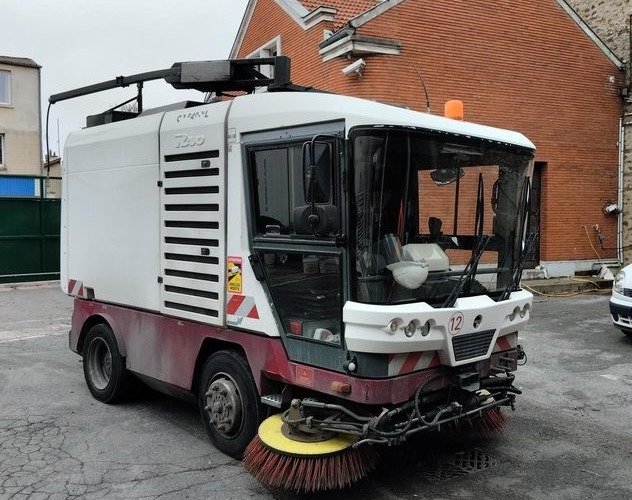 Ravo 540XL/545XL Kehrmaschine wie Citycat Cityfant Dulevo - Többcélú/ Speciális jármű: 2 kép. Ravo 540XL/545XL Kehrmaschine wie Citycat Cityfant Dulevo - Többcélú/ Speciális jármű: 2 kép.