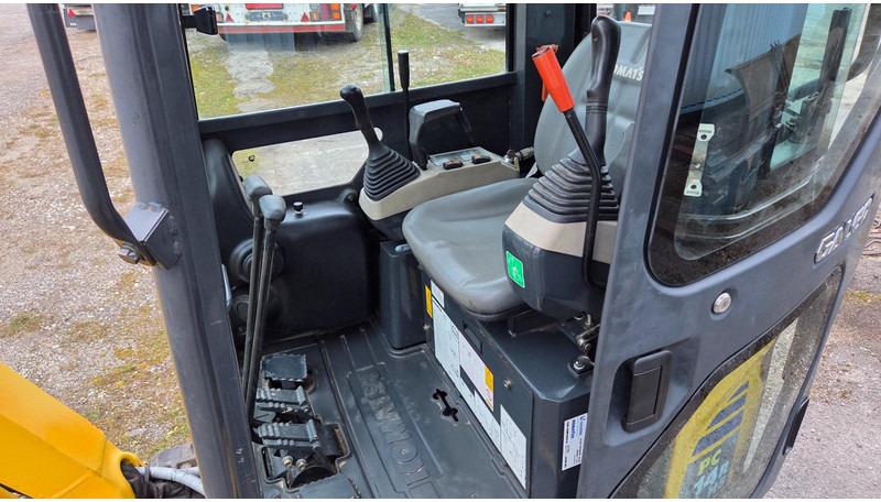 Komatsu PC14R - Minikotró: 5 kép. Komatsu PC14R - Minikotró: 5 kép.