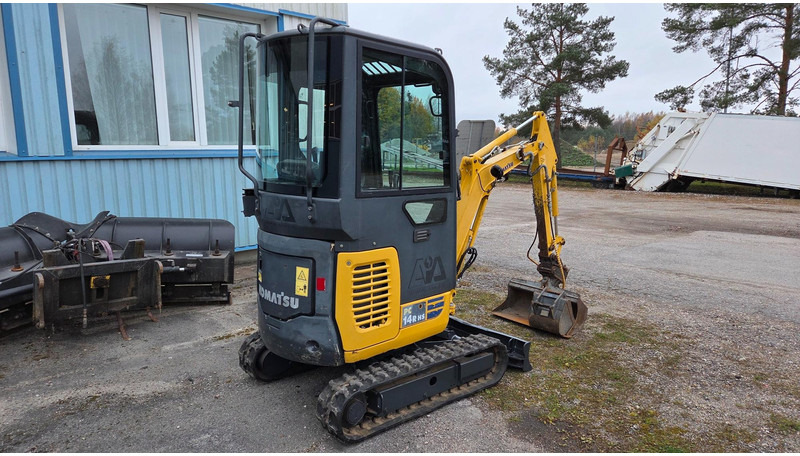 Komatsu PC14R - Minikotró: 3 kép. Komatsu PC14R - Minikotró: 3 kép.