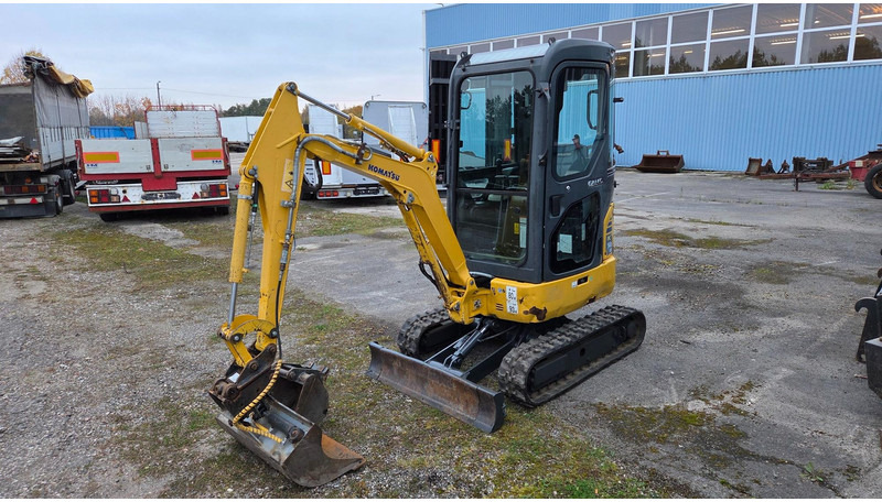 Komatsu PC14R - Minikotró: 1 kép. Komatsu PC14R - Minikotró: 1 kép.