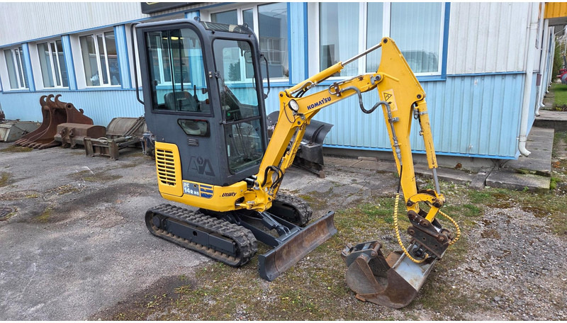 Komatsu PC14R - Minikotró: 2 kép. Komatsu PC14R - Minikotró: 2 kép.