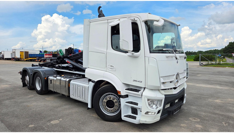 Mercedes-Benz Actros 2543 6X2*4 - Horgos rakodó teherautó: 2 kép. Mercedes-Benz Actros 2543 6X2*4 - Horgos rakodó teherautó: 2 kép.