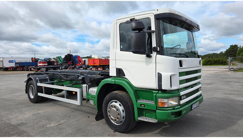 Scania P94 4X2 220 - Teherautó - kábelrendszer: 2 kép. Scania P94 4X2 220 - Teherautó - kábelrendszer: 2 kép.