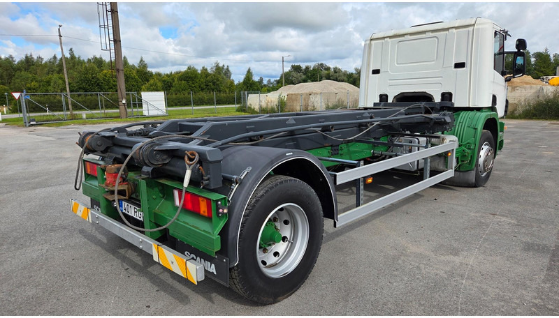 Scania P94 4X2 220 - Teherautó - kábelrendszer: 3 kép. Scania P94 4X2 220 - Teherautó - kábelrendszer: 3 kép.