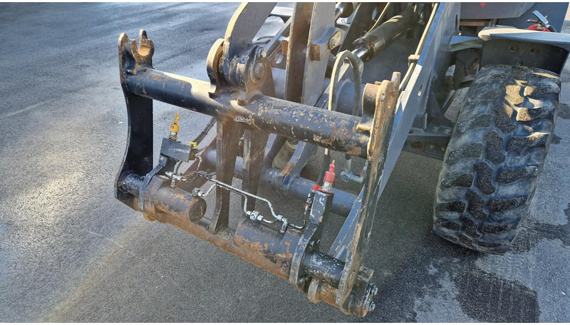 Terex TL80 4X4 + tools - Gumikerekes homlokrakodó: 5 kép. Terex TL80 4X4 + tools - Gumikerekes homlokrakodó: 5 kép.