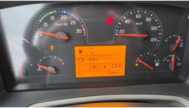 Autószállító teherautó Volvo FL250 4X2: 18 kép. Autószállító teherautó Volvo FL250 4X2: 18 kép.