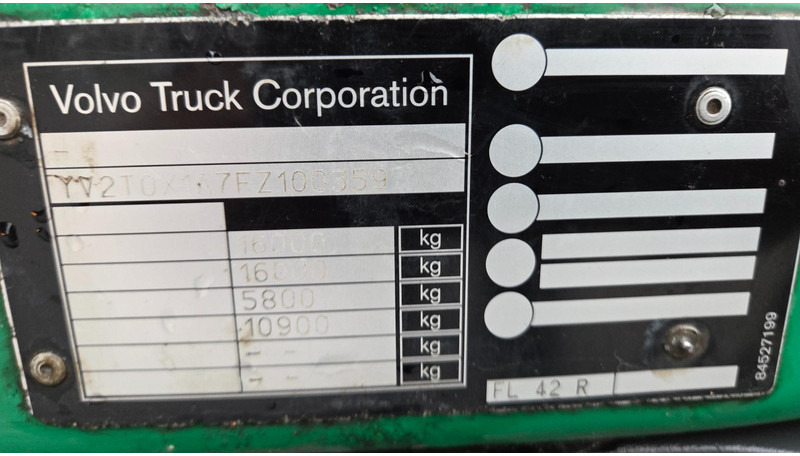 Autószállító teherautó Volvo FL250 4X2: 17 kép. Autószállító teherautó Volvo FL250 4X2: 17 kép.