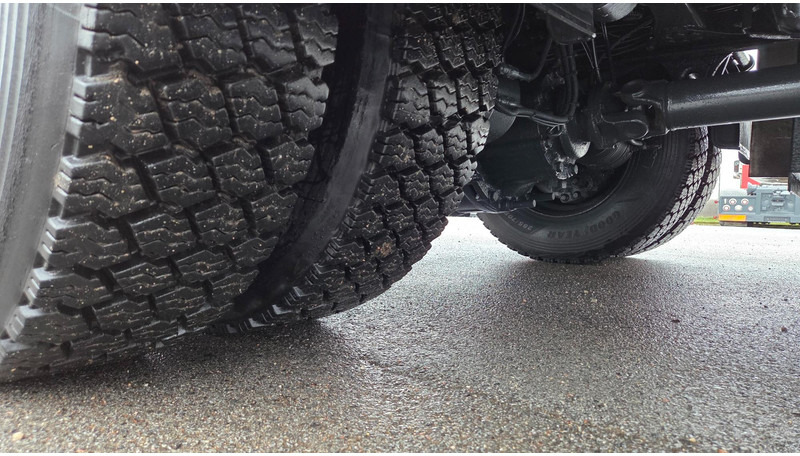 Autószállító teherautó Volvo FL250 4X2: 14 kép. Autószállító teherautó Volvo FL250 4X2: 14 kép.