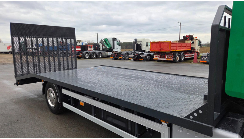 Autószállító teherautó Volvo FL250 4X2: 6 kép. Autószállító teherautó Volvo FL250 4X2: 6 kép.