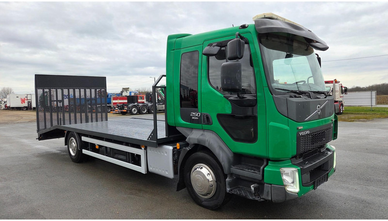 Volvo FL250 4X2 - Autószállító teherautó: 2 kép. Volvo FL250 4X2 - Autószállító teherautó: 2 kép.