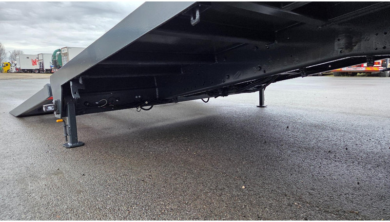 Autószállító teherautó Volvo FL250 4X2: 10 kép. Autószállító teherautó Volvo FL250 4X2: 10 kép.