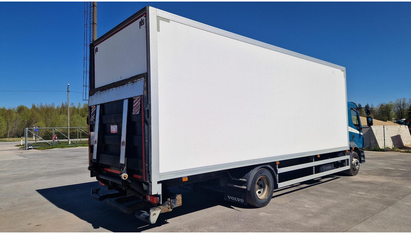Volvo FL260 4X2 - Dobozos felépítményű teherautó: 3 kép. Volvo FL260 4X2 - Dobozos felépítményű teherautó: 3 kép.