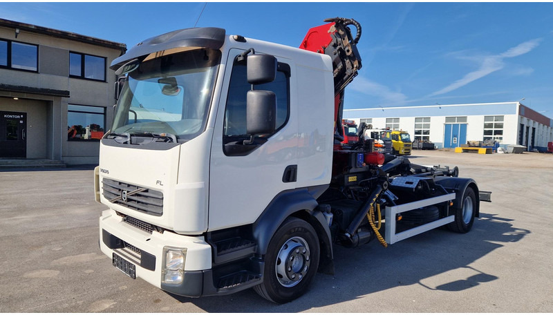 Volvo FL280 4X2 HMF 1560 - Horgos rakodó teherautó, Darus autó: 3 kép. Volvo FL280 4X2 HMF 1560 - Horgos rakodó teherautó, Darus autó: 3 kép.