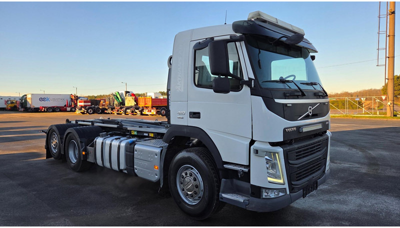 Volvo FM410 6X2*4 - Horgos rakodó teherautó: 2 kép. Volvo FM410 6X2*4 - Horgos rakodó teherautó: 2 kép.