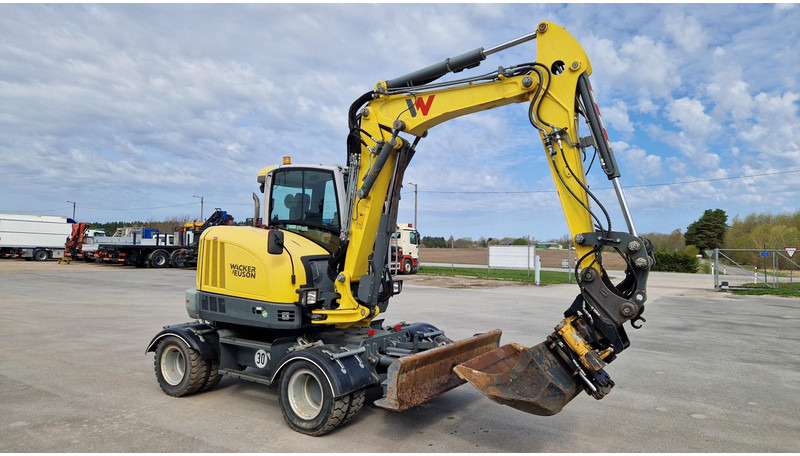 WACKER NEUSON EW65 - Gumikerekes kotró: 2 kép. WACKER NEUSON EW65 - Gumikerekes kotró: 2 kép.
