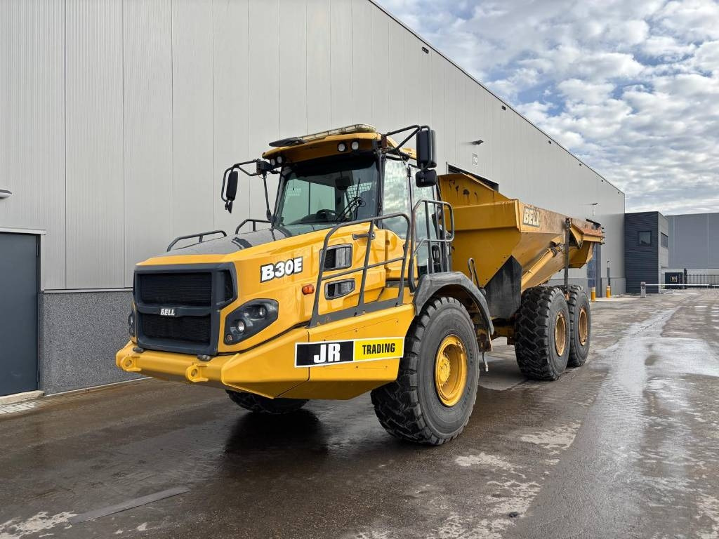 Bell B 30 E (New tyres)  - Csuklós dömper: 1 kép. Bell B 30 E (New tyres)  - Csuklós dömper: 1 kép.