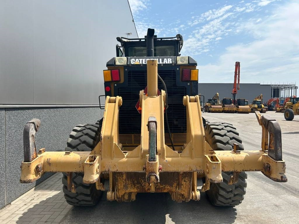 CAT 140 M (CE Certified) - Gréder: 4 kép. CAT 140 M (CE Certified) - Gréder: 4 kép.