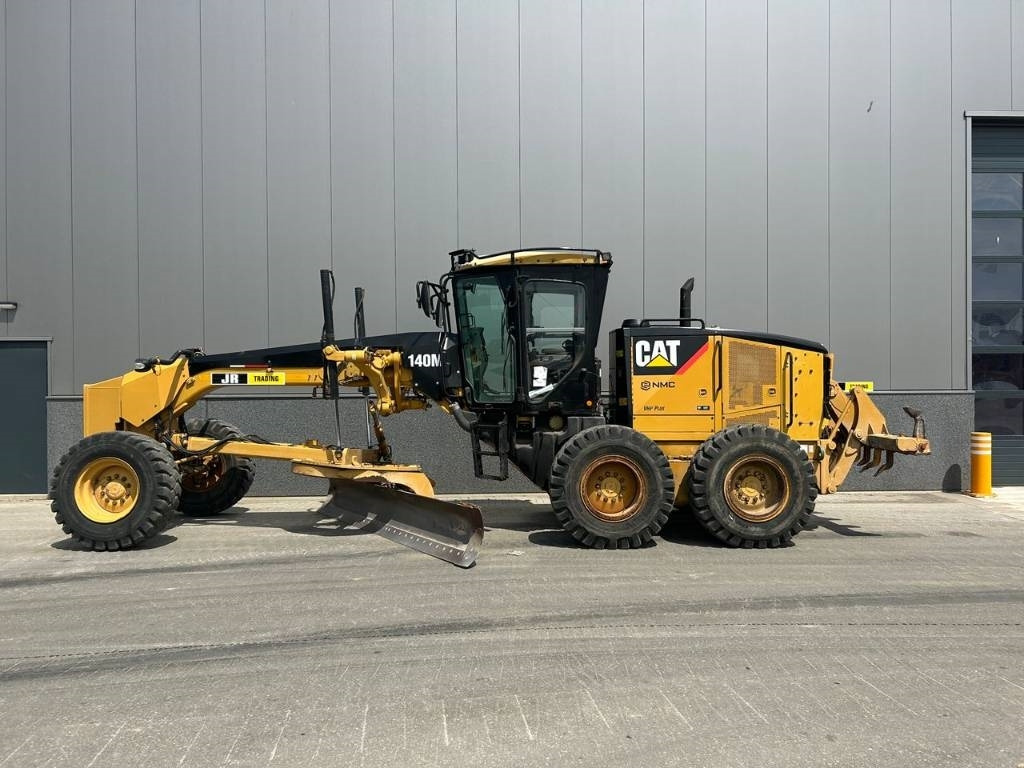 CAT 140 M (CE Certified) - Gréder: 1 kép. CAT 140 M (CE Certified) - Gréder: 1 kép.