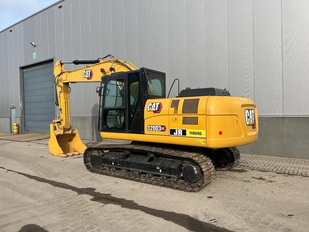 CAT 320 D3 GC - Lánctalpas kotró: 3 kép. CAT 320 D3 GC - Lánctalpas kotró: 3 kép.