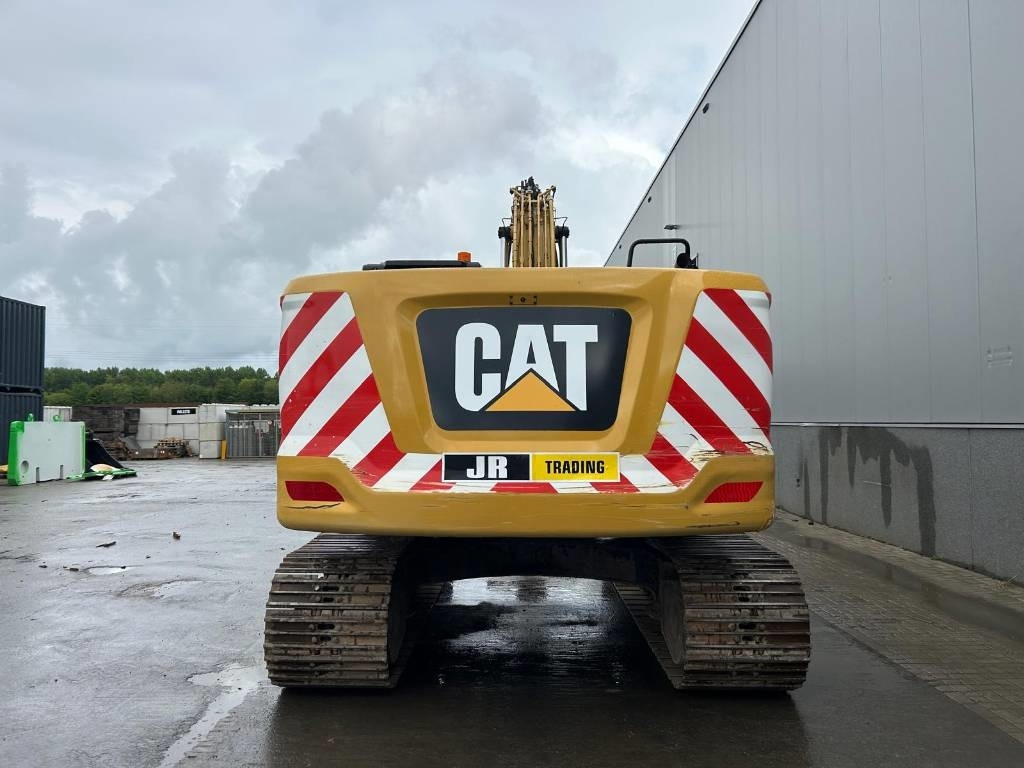 CAT 320 - Lánctalpas kotró: 4 kép. CAT 320 - Lánctalpas kotró: 4 kép.