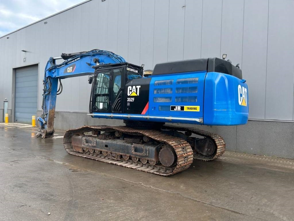 CAT 352 F XE - Lánctalpas kotró: 3 kép. CAT 352 F XE - Lánctalpas kotró: 3 kép.