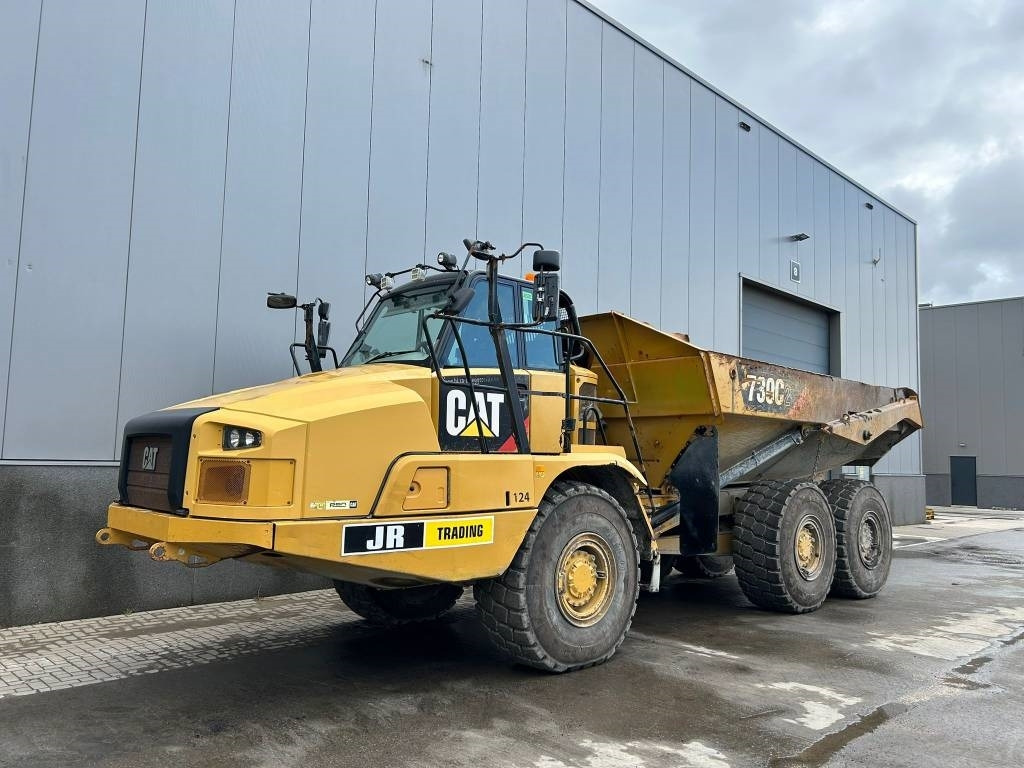 CAT 730 C2 (CE marked / under preparation) - Csuklós dömper: 1 kép. CAT 730 C2 (CE marked / under preparation) - Csuklós dömper: 1 kép.