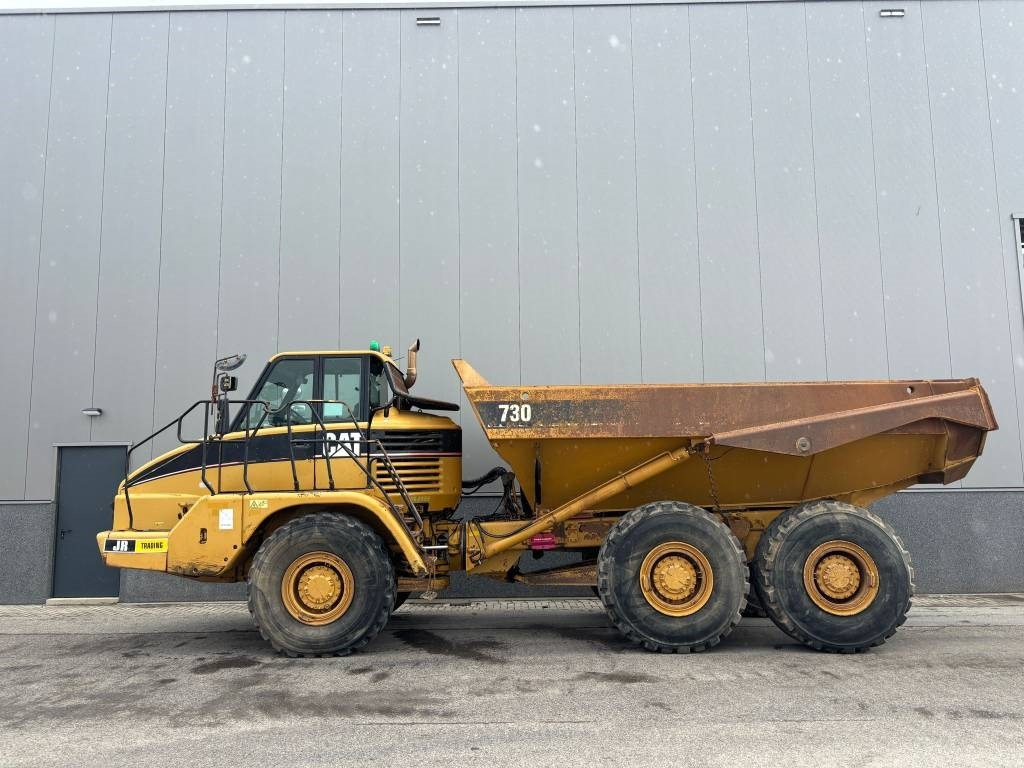CAT 730 - Csuklós dömper: 2 kép. CAT 730 - Csuklós dömper: 2 kép.