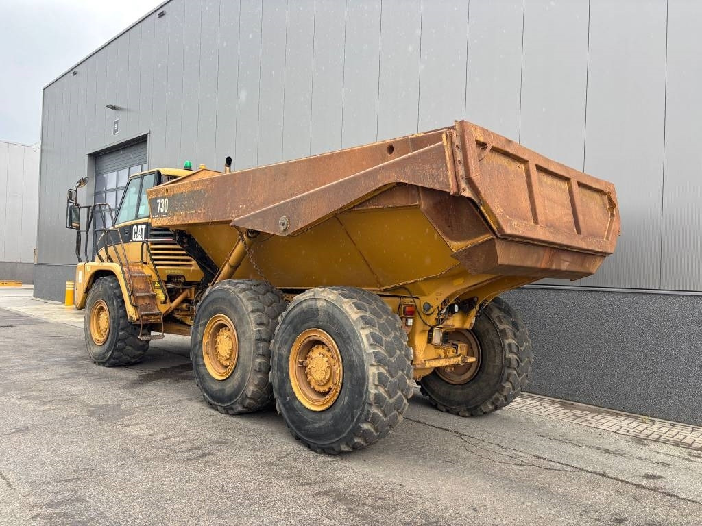CAT 730 - Csuklós dömper: 3 kép. CAT 730 - Csuklós dömper: 3 kép.