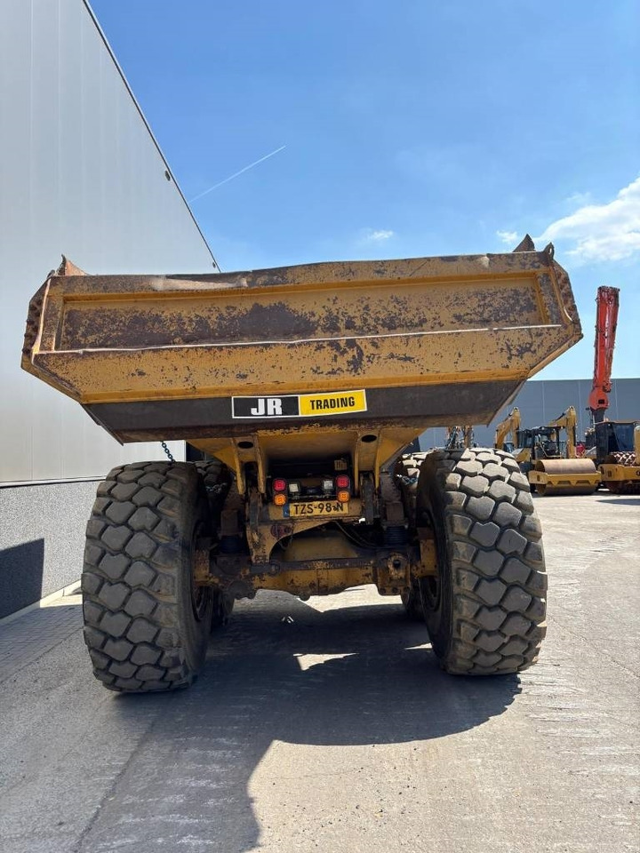 CAT 745 C - Csuklós dömper: 4 kép. CAT 745 C - Csuklós dömper: 4 kép.