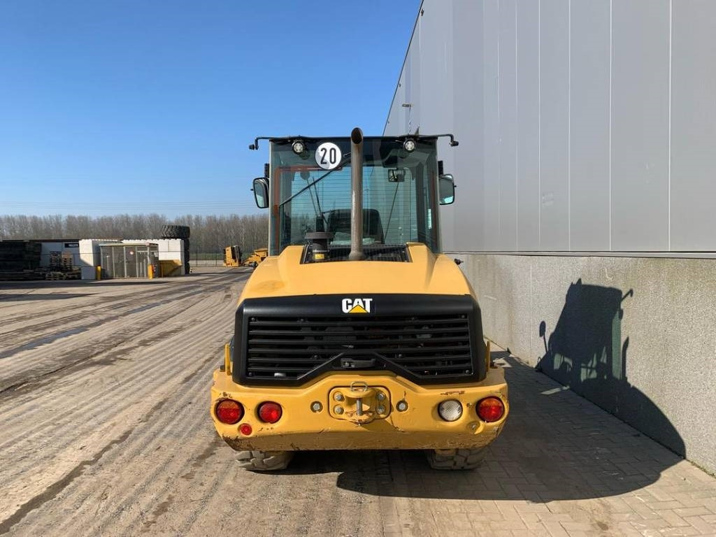 CAT 906  - Gumikerekes homlokrakodó: 4 kép. CAT 906  - Gumikerekes homlokrakodó: 4 kép.