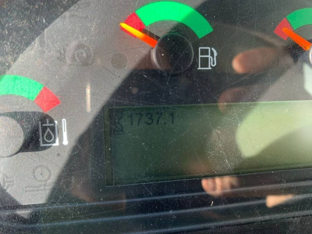 Gumikerekes homlokrakodó CAT 906: 11 kép. Gumikerekes homlokrakodó CAT 906: 11 kép.