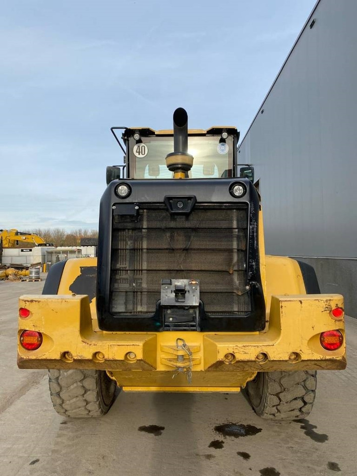 CAT 938 M (Bucket + Forks) - Gumikerekes homlokrakodó: 4 kép. CAT 938 M (Bucket + Forks) - Gumikerekes homlokrakodó: 4 kép.