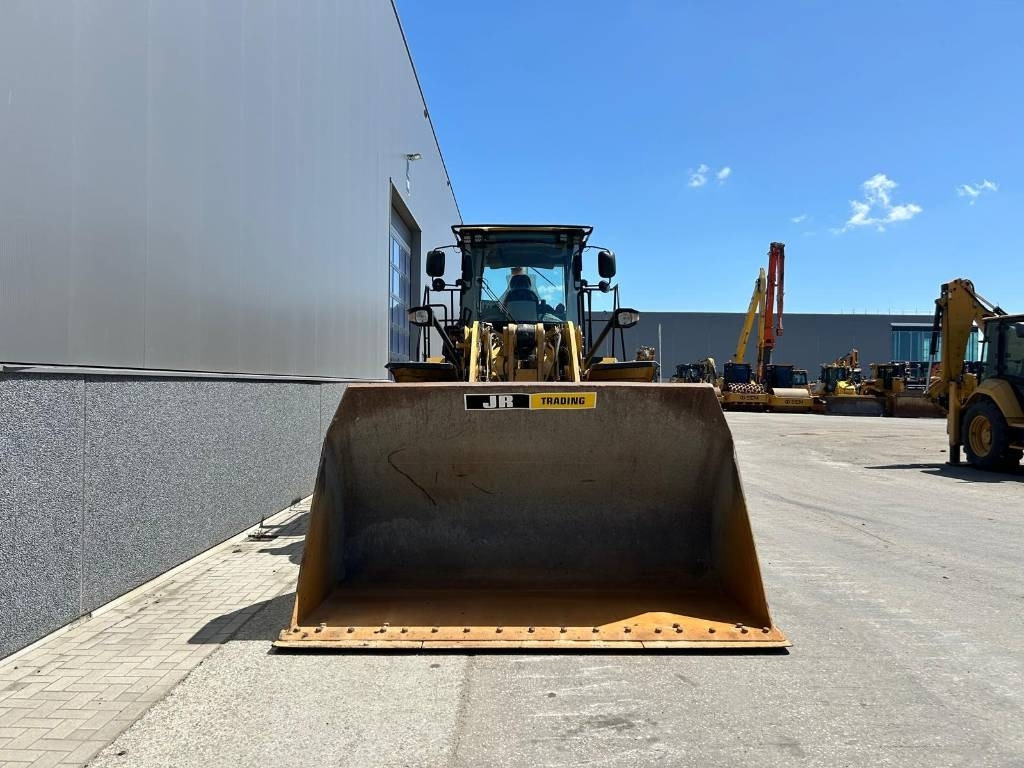 Gumikerekes homlokrakodó CAT 950 K: 8 kép.